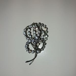 Beautiful  vintage rhinestone brooch